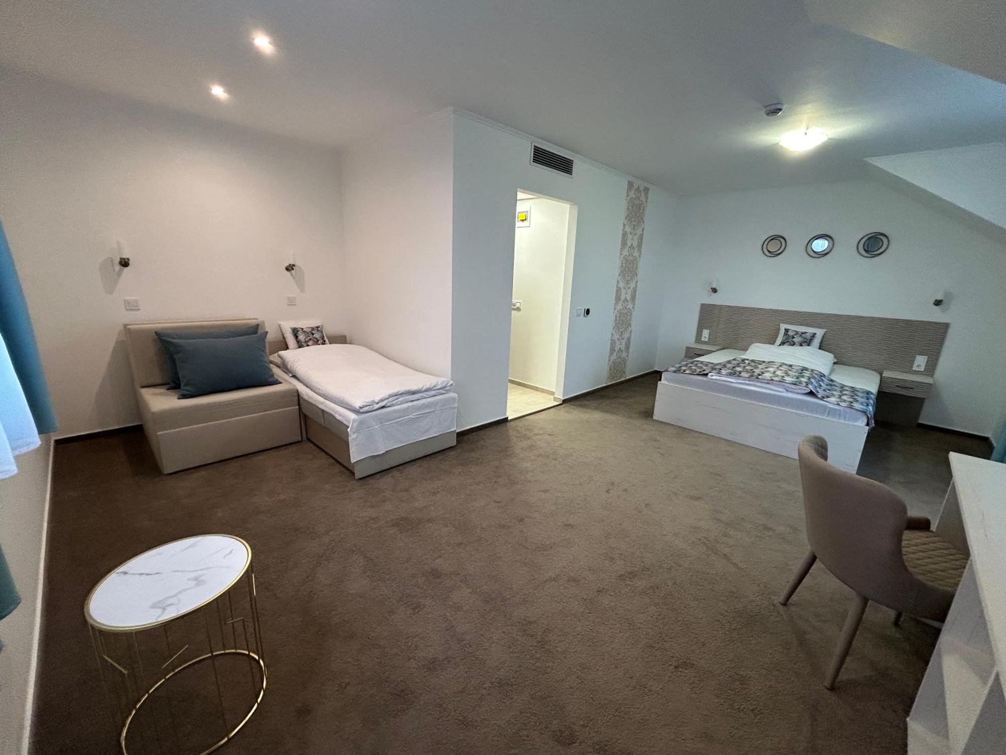 Danelis Hotel Edelény Kültér fotó