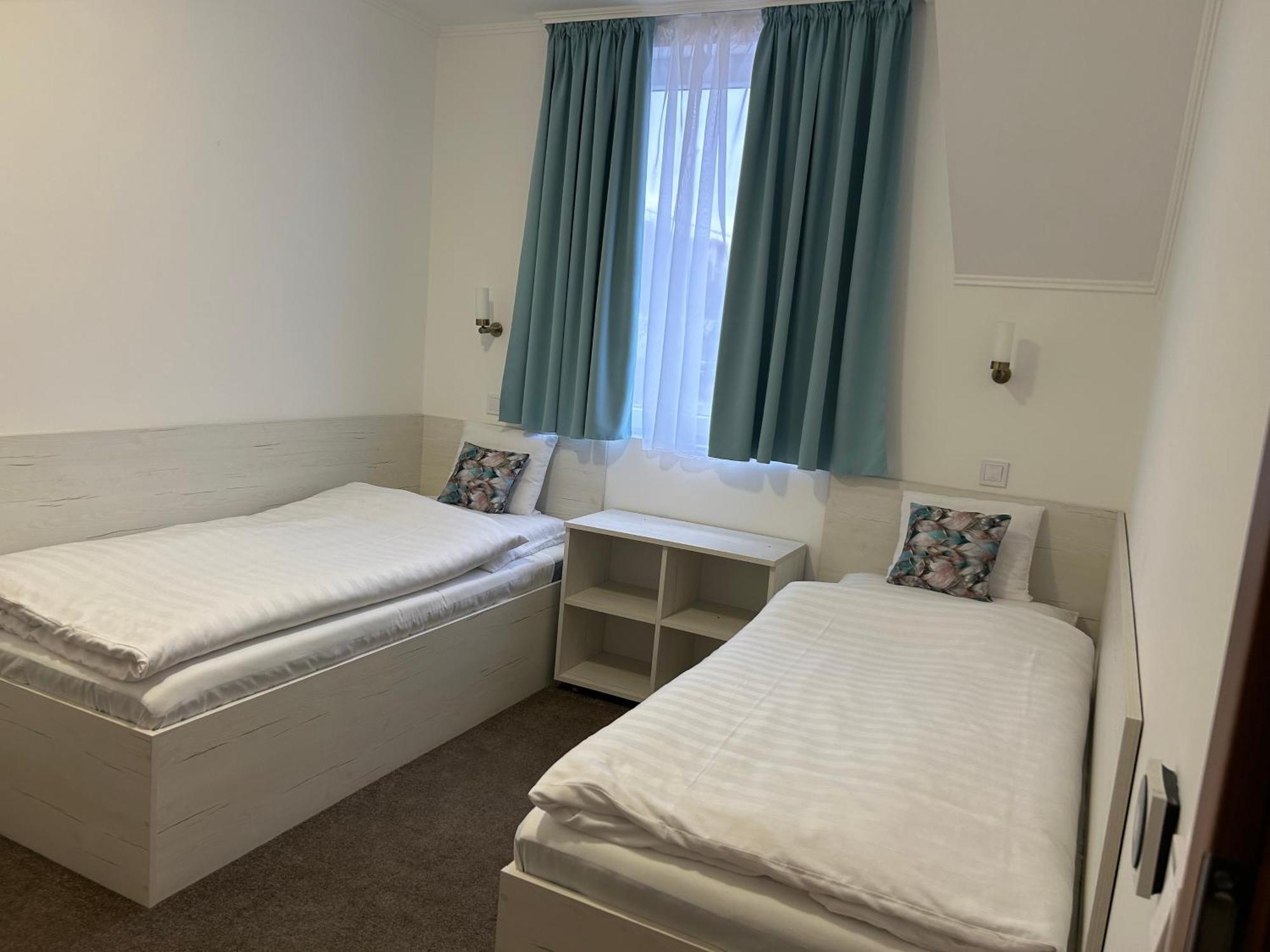 Danelis Hotel Edelény Kültér fotó