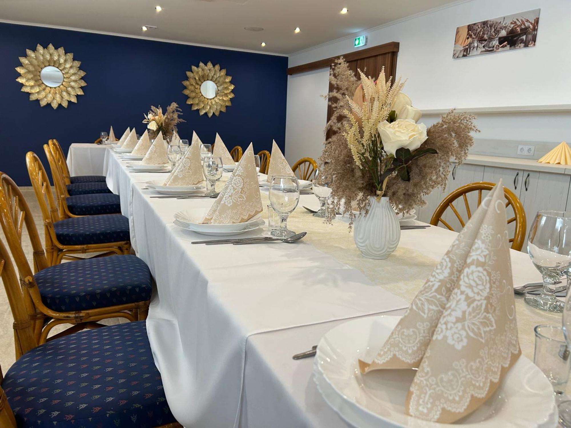 Danelis Hotel Edelény Kültér fotó