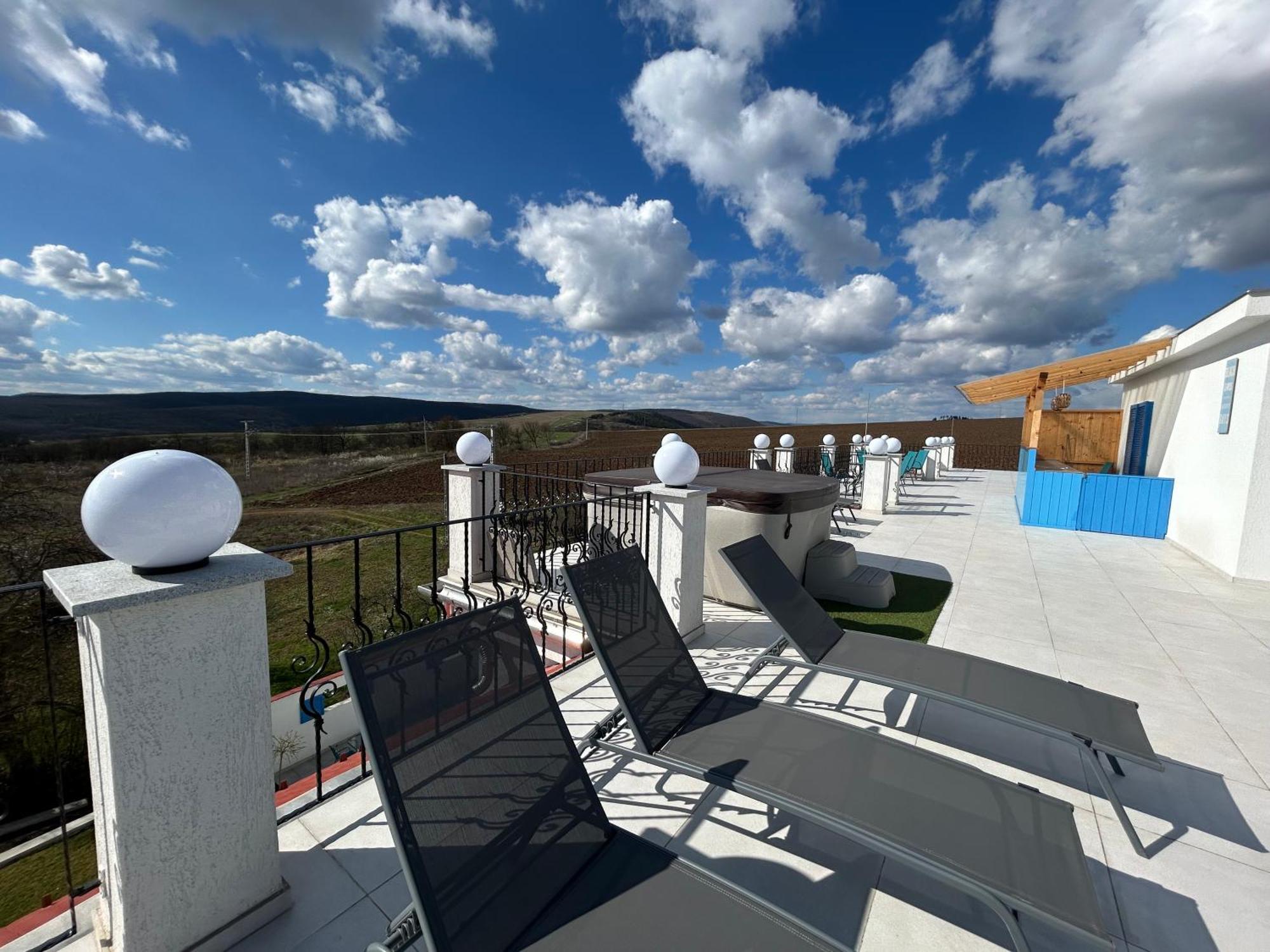Danelis Hotel Edelény Kültér fotó