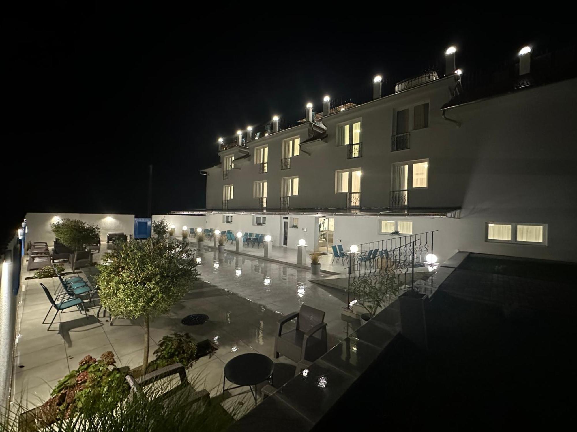 Danelis Hotel Edelény Kültér fotó